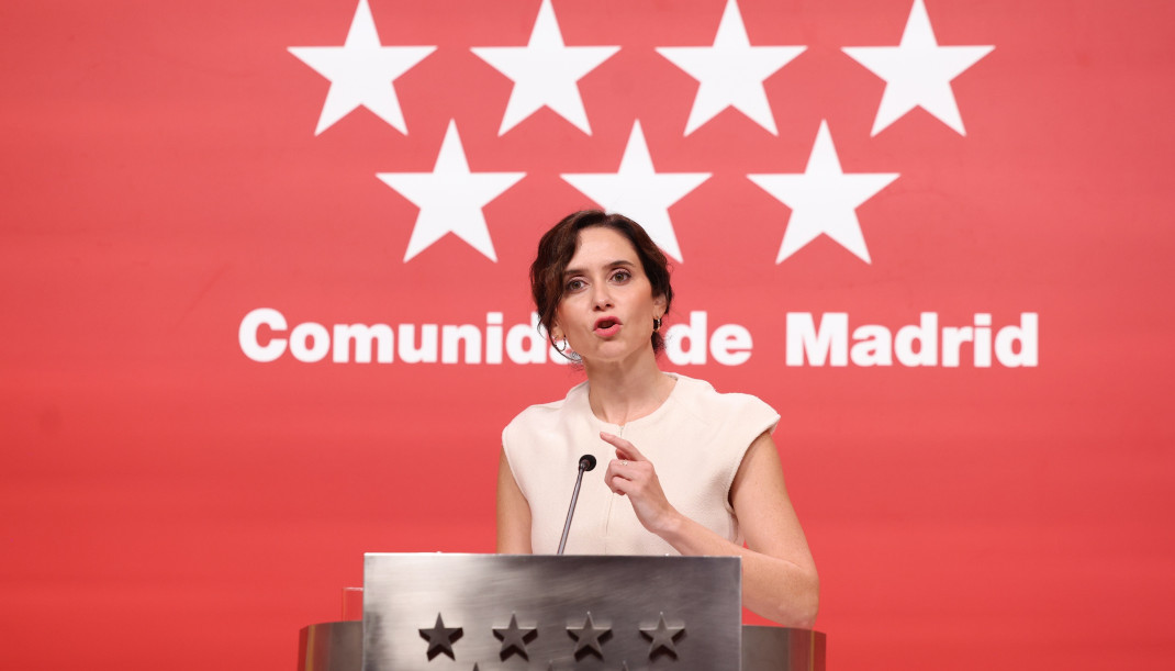 La presidenta de la Comunidad de Madrid, Isabel Díaz Ayuso, comparece ante los medios de comunicación, a 21 de noviembre de 2025, en Madrid (España).