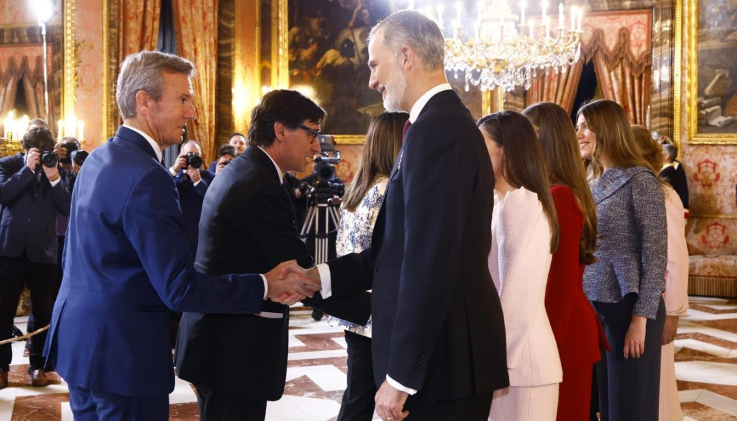 Rueda saluda al rey Felipe VI.