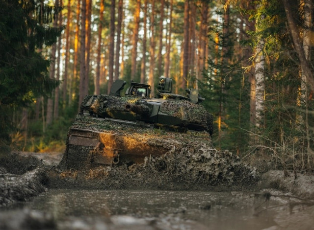 Archivo - Un vehículo de combate de infantería CV90MKIIIC de BAE Systems