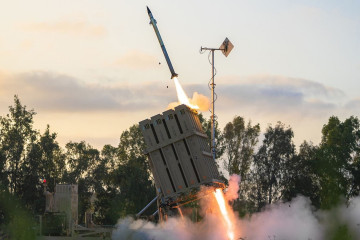 Archivo - Lanzamiento de un misil tierra-aire Tamir, el mismo que utiliza el sistema de defensa antiaéreo de Israel, conocido como 'Cúpula de Hierro'
