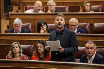 Archivo - El diputado de Compromís integrado en Sumar, Alberto Ibáñez, interviene durante una sesión de control al Gobierno en el Congreso de los Diputados, a 17 de septiembre de 2025, en Madrid (