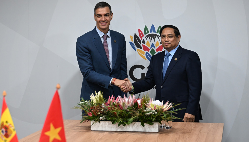 El presidente del Gobierno, Pedro Sánchez, mantiene una bilateral con el primer ministro de Vietnam