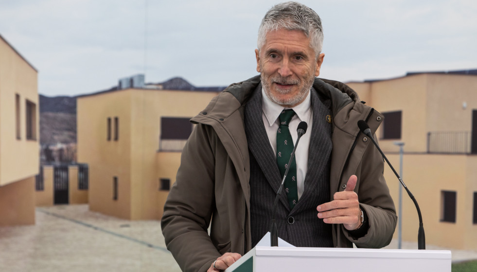 El ministro del Interior, Fernando Grande-Marlaska, interviene en la inauguración del nuevo cuartel de la Guardia Civil en Utrillas, Teruel