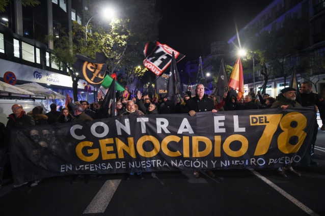 Un grupo de falangistas durante una manifestación para conmemorar el 20-N