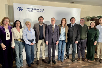 La vicesecretaria nacional de Sanidad y Política Social del Partido Popular, Carmen Funez, junto al presidente del PP Paco Núñez en el Congreso del PP de Puertollano.