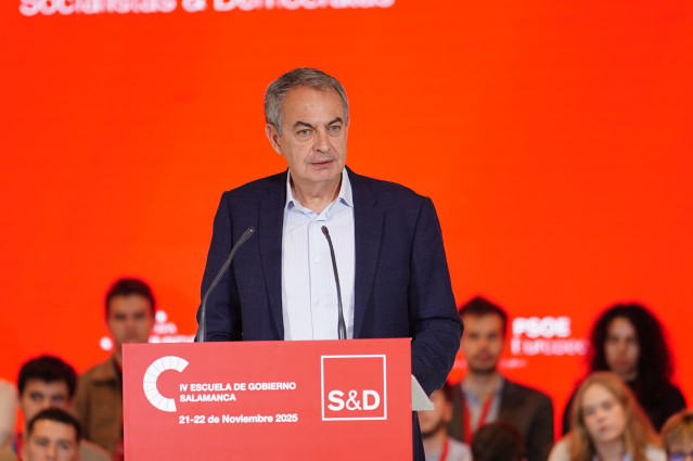 El expresidente del Gobierno, José Luis Rodríguez Zapatero, durante la segunda jornada de la Escuela de Gobierno del PSOECyL, en el Palacio de Fonseca, a 22 de noviembre de 2025, en Salamanca, Castilla León (España)