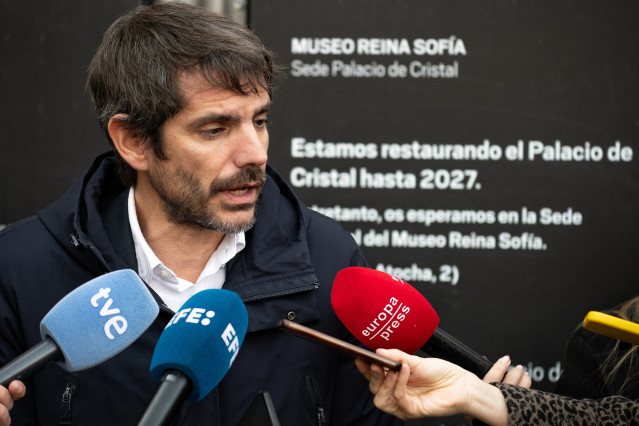 El ministro de Cultura, Ernest Urtasun, durante una visita a las obras del Palacio de Cristal, a 11 de noviembre de 2025, en Madrid (España).