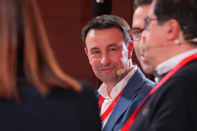 Archivo - El vicelehendakari y consejero de Economía, Trabajo y Empleo del Gobierno Vasco, Mikel Torres.