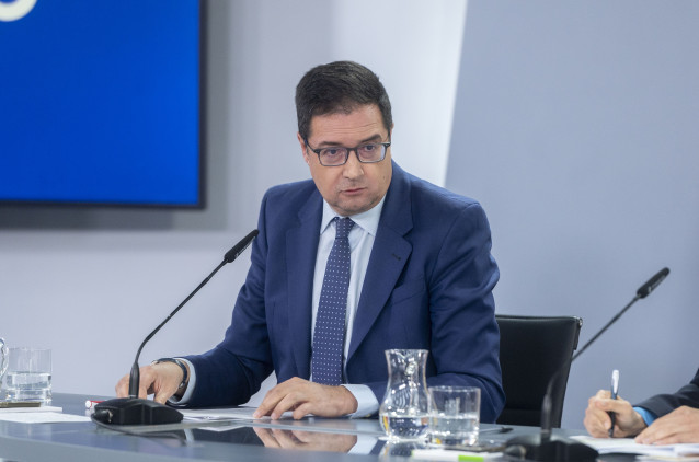 Archivo - El ministro de Transformación Digital y Función Pública, Óscar López, durante una rueda de prensa tras la reunión del Consejo de Ministros, en el Palacio de la Moncloa.
