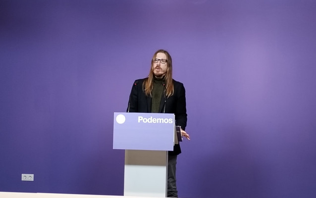 El portavoz nacional de Podemos, Pablo Fernández, en una rueda de prensa.