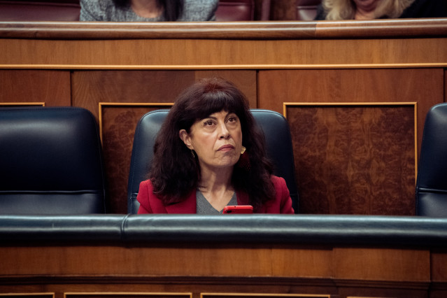 Archivo - La ministra de Igualdad, Ana Redondo, durante una sesión plenaria extraordinaria, en el Congreso de los Diputados, a 22 de enero de 2025, en Madrid (España).