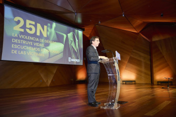 El alcalde de Madrid, José Luis Martínez-Almeida, preside el acto institucional con el que el Ayuntamiento de Madrid conmemora el Día Internacional de la Eliminación de la Violencia contra la Muje