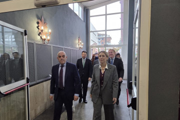 El presidente de ATA, Lorenzo Amor, junto a la presidenta de la Junta, María Guardiola.