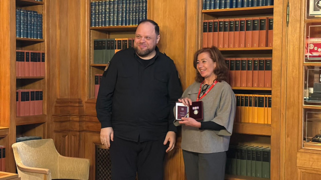 La presidenta del Congreso, Francina Armengol, ha recibido este lunes en Estocolmo la medalla de la Orden de la Princesa Olga de grado III, concedida por Ucrania en reconocimiento a aquellas mujeres que destacan en su labor en defensa de la dignidad human