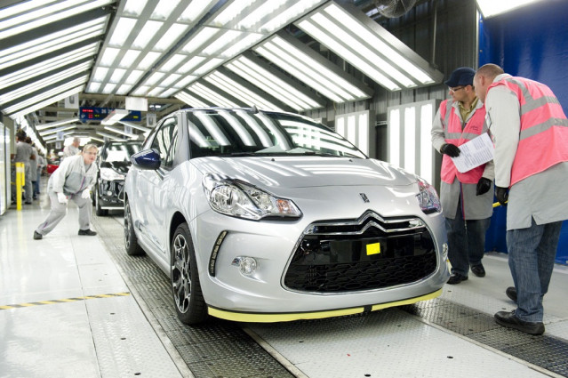 Archivo - Producción de un Citroën en Francia