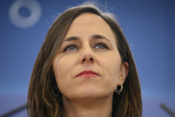 La portavoz del grupo parlamentario de Podemos, Ione Belarra, durante una rueda de prensa en el Congreso de los Diputados, a 25 de noviembre de 2025, en Madrid (España).