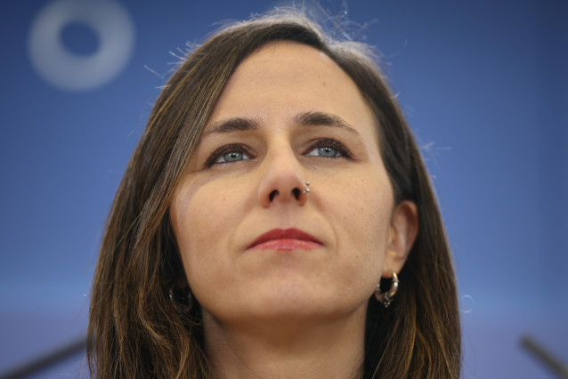 La portavoz del grupo parlamentario de Podemos, Ione Belarra, durante una rueda de prensa en el Congreso de los Diputados, a 25 de noviembre de 2025, en Madrid (España).