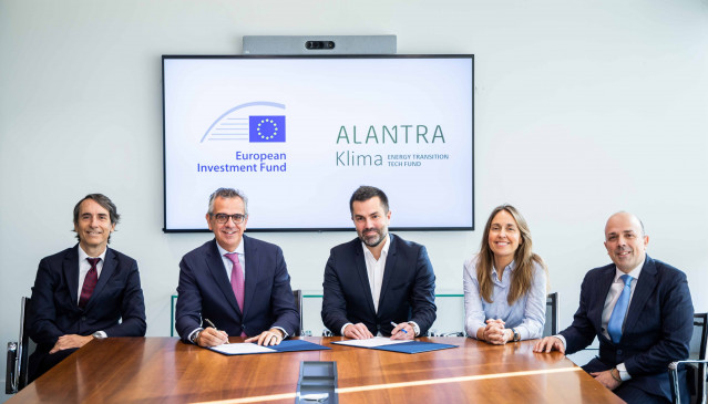 Jacobo Llanza, Executive Chairman de Alantra; Marco Marrone, director de inversiones del FEI; Bastien Gambini, Managing Partner de Klima; Patricia Pascual-Ramsay, CEO de Alantra Asset Managem; y David González, representante del FEI para Iberia
