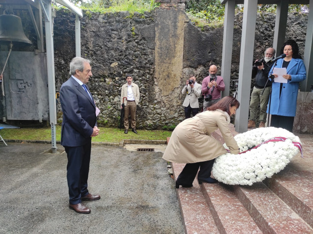 Archivo - El alcalde de Gernika, José María Gorroño, durante la ofrenda floral por las víctimas del bombardeo, en su 88 aniversario