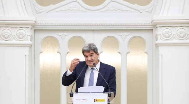 El gobernador del Banco de España, José Luis Escrivá, interviene durante una intervención en la sede del Banco de España, a 31 de octubre de 2025, en Madrid (España).