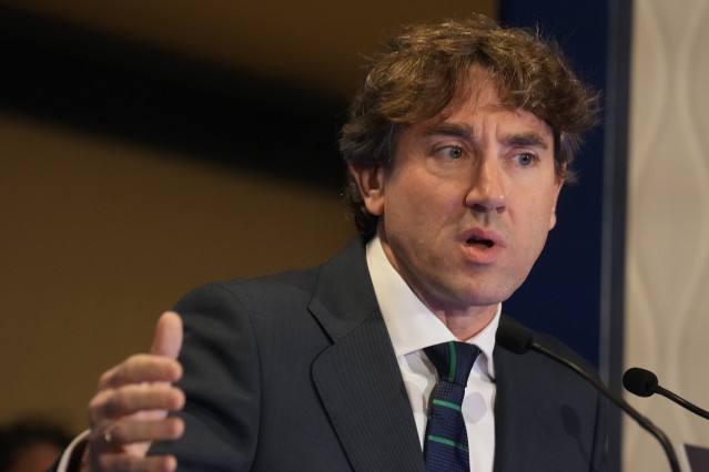El secretario del PSE-EE, Eneko Andueza, durante un desayuno informativo de Fórum Europa, en el Hotel Ercilla, a 25 de noviembre de 2025, en Bilbao, Bizkaia