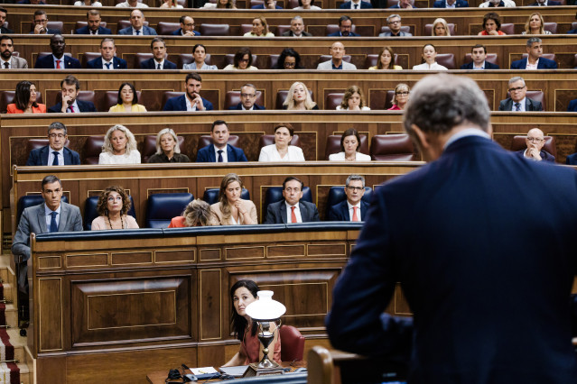 Archivo - (I-D) El presidente del Gobierno, Pedro Sánchez; la vicepresidenta primera y ministra de Hacienda, María Jesús Montero; la vicepresidenta segunda y ministra de Trabajo, Yolanda Díaz; la vicepresidenta tercera y ministra para la Transición Ecológ