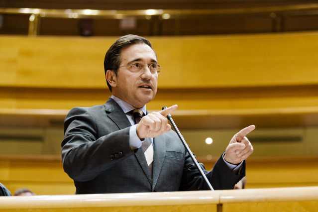 El ministro de Asuntos Exteriores, Unión Europea y Cooperación, José Manuel Albares, interviene durante una sesión plenaria en el Senado, a 25 de noviembre de 2025