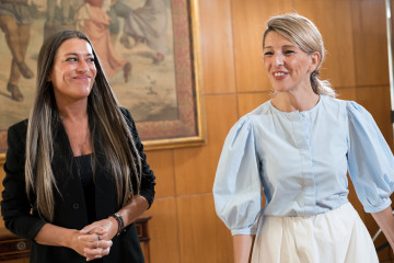 Archivo - La vicepresidenta segunda y ministra de Trabajo y Economía Social, Yolanda Díaz (d), y la portavoz de Junts en el Congreso de los Diputados, Miriam Nogueras (i), durante una reunión, a 26