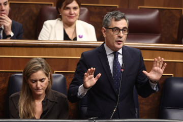 El ministro de la Presidencia, Justicia y Relaciones con las Cortes, Félix Bolaños, durante una sesión de control al Gobierno, en el Congreso de los Diputados, a 26 de noviembre de 2025, en Madrid 