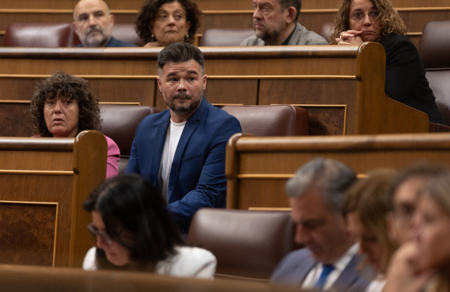 Archivo - El portavoz de ERC en el Congreso, Gabriel Rufián, durante una sesión plenaria en el Congreso