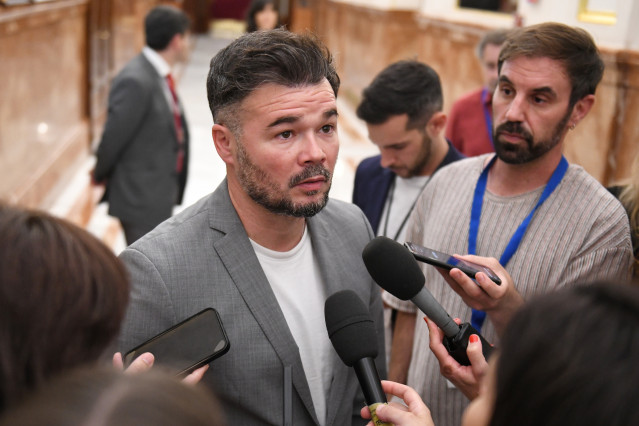 Archivo - El portavoz de ERC en el Congreso, Gabriel Rufián, en declaraciones a la prensa