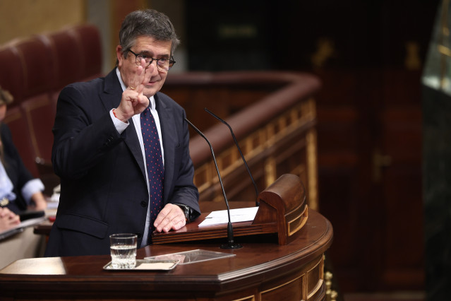 El portavoz del PSOE en el Congreso, Patxi López, durante una sesión de control al Gobierno, en el Congreso