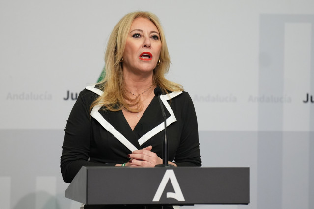 La consejera de Economía, Hacienda, Fondos Europeos y Diálogo Social de la Junta de Andalucía y portavoz del Gobierno, Carolina España, interviene en la rueda de prensa posterior al Consejo de Gobierno. A 26 de noviembre de 2025, en Sevilla (Andalucía, Es