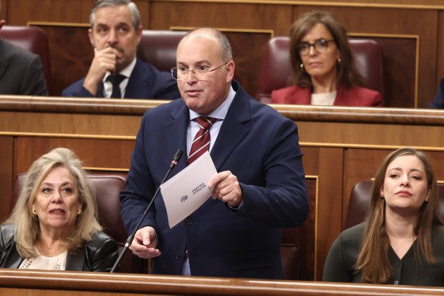 El secretario general del PP, Miguel Tellado, durante una sesión de control al Gobierno, en el Congreso de los Diputados, a 26 de noviembre de 2025, en Madrid (España).