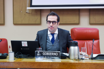 El ministro de Economía, Comercio y Empresa, Carlos Cuerpo, comparece ante la Comisión de Economía, Comercio y Transformación Digital, a 26 de noviembre de 2025, en Madrid (España). Cuerpo compar