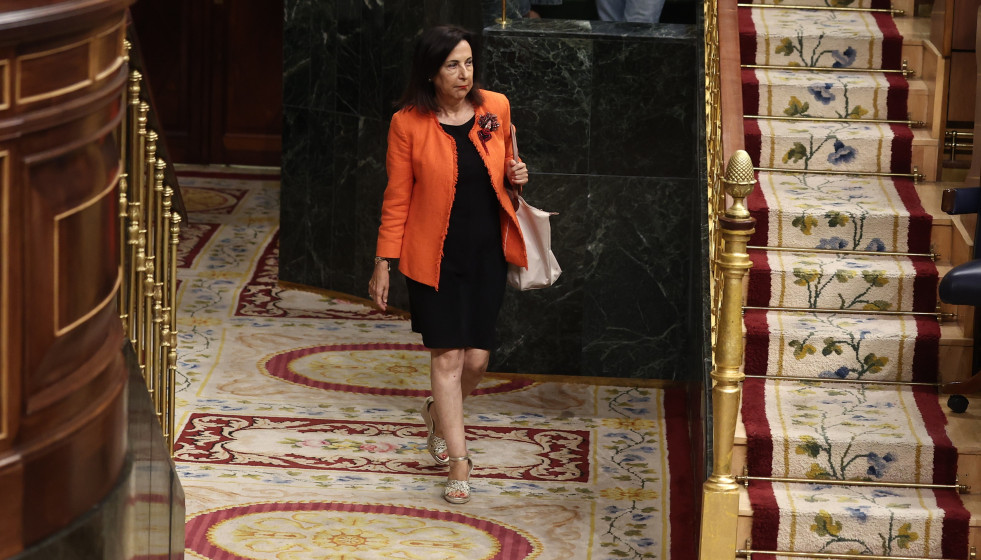 Archivo - La ministra de Defensa, Margarita Robles, llega a una sesión de control al Gobierno en el Congreso de los Diputados, a 17 de septiembre de 2025, en Madrid (España).