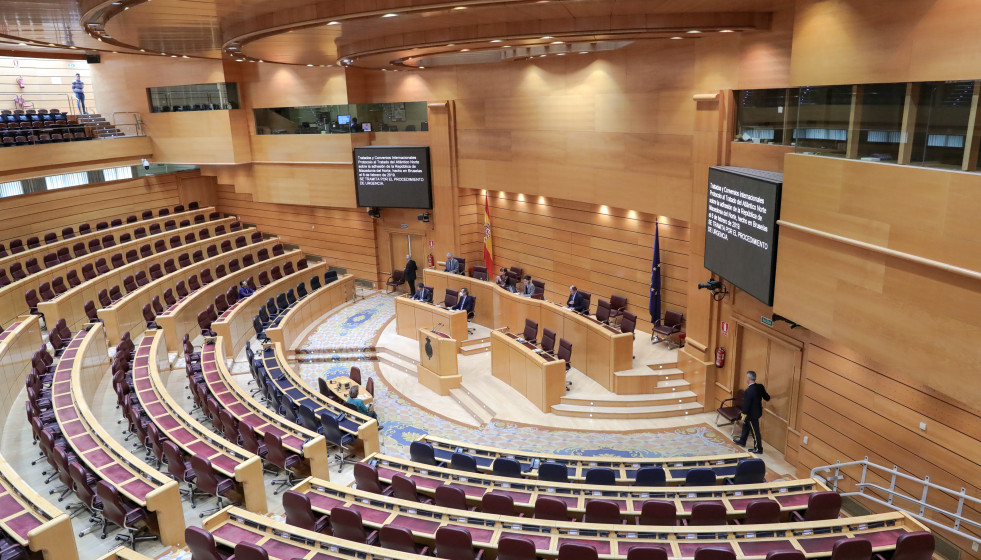 Archivo - Hemiciclo del Senado prácticamente vacío donde se celebra el primer Pleno de su historia sin senadores y con la única presencia de la presidenta, Pilar Llop, y varios miembros de la Mesa 