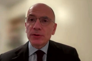 El exprimer ministro de Italia, Enrico Letta, durante su intervención vía streaming  en el XXIV Congreso de Directivos CEDE que se celebra en Zaragoza.