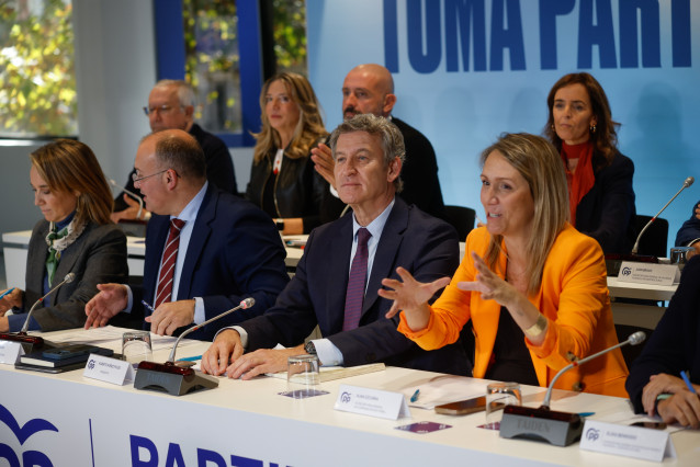 (I-D) La vicesecretaria de regeneración institucional del Partido Popular, Cuca Gamarra, el secretario general del PP, Miguel Tellado; el presidente del Partido Popular, Alberto Núñez Feijóo, y la  vicesecretaria de Coordinación Sectorial del PP, Alma Ezc