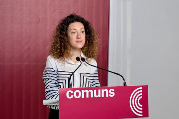 La portavoz de los Comuns y diputada en el Congreso, Aina Vidal, en una rueda de prensa desde la sede del partido
