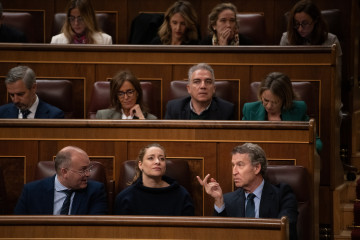 El secretario general del PP, Miguel Tellado; la portavoz del PP en el Congreso, Ester Muñoz, y el presidente del PP, Alberto Núñez Feijóo, durante una sesión plenaria, en el Congreso de los Dipu