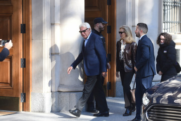 El expresidente del Gobierno, Felipe González, a su llegada al acto homenaje a Javier Lambán, en el Senado, a 27 de noviembre de 2025, en Madrid (España).