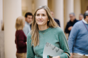 La vicepresidenta tercera y ministra para la Transición Ecológica y Reto Demográfico, Sara Aagesen, a su llegada a una sesión plenaria en el Senado, a 25 de noviembre de 2025, en Madrid (España).