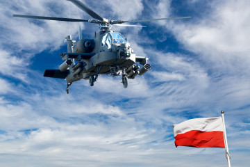 Archivo - Un helicóptero Apache AH-64E