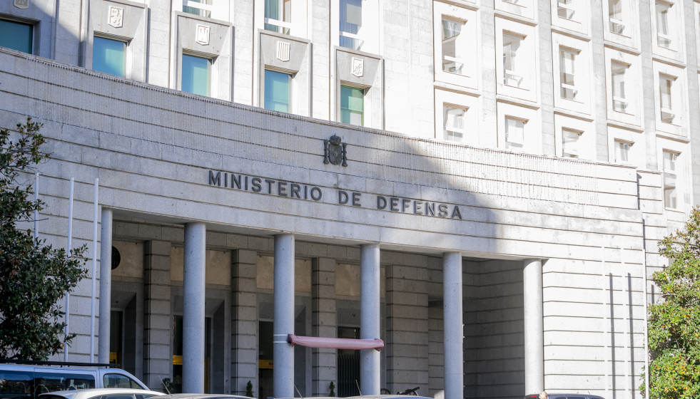 Archivo - Fachada del Ministerio de Defensa.