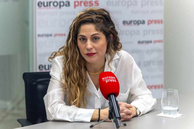 La coordinadora general de Sumar, Lara Hernández, durante una entrevista para Europa Press, a 13 de noviembre de 2025, en Madrid (España).