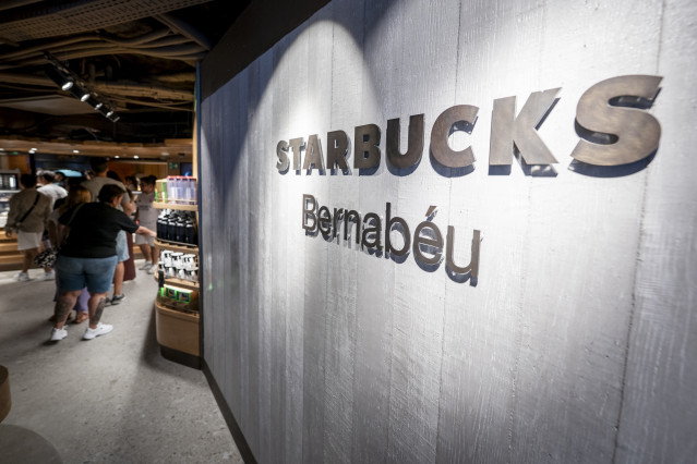 Archivo - Starbucks del Estadio Santiago Bernabéu