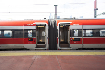 Archivo - Un tren de Iryo en la estación de Chamartín-Clara Campoamor, a 2 de enero de 2025, en Madrid (España).