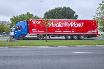 Archivo - Camión de MediaMarkt