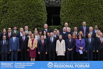 El ministro de Asuntos Exteriores, Unión Europea y Cooperación, José Manuel Albares (7i), durante la reunión ministerial del Foro Regional de la Unión por el Mediterráneo (UpM), a 28 de noviembr
